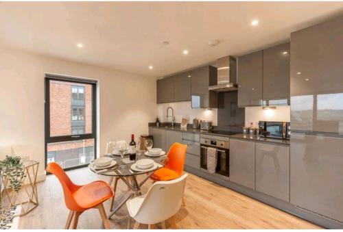 Earlswood Wohnung | Balcony View Apt Free Parking Sleeps 5