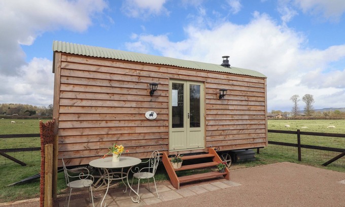 Garthmyl Hütte | BALWEN SHEPHERD'S HUT, romantic, character holiday cottage in Berriew