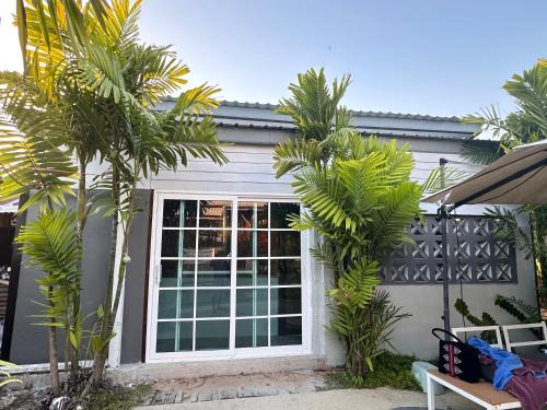 Khao Suan Kwang Villa | Bann Wayo