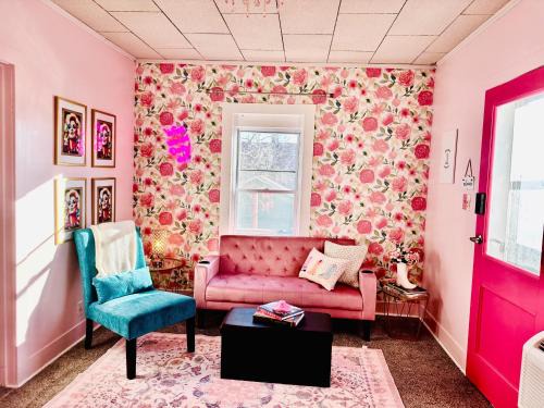 Russell Haus | Barbie-1bed1bathkitchdeckgrill-sleeps Up To 4