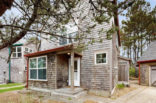 Shorepine Village Haus | BareFoot Breeze