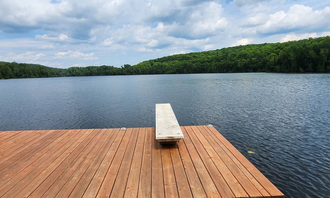 Highlands East Hütte | Barker's Lakefront Cottage - Upper Cardiff Lake, Highlands East