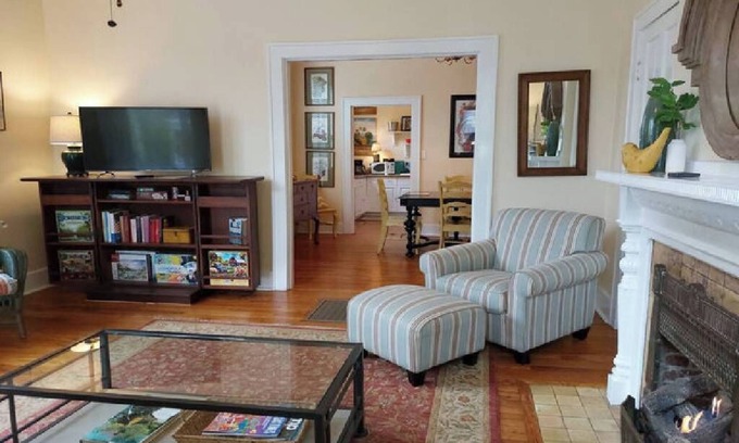 East of Broadway Hütte | Barkley Cottage - 1 Bedroom