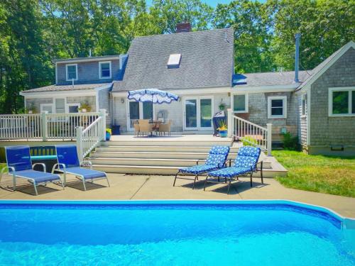 West Barnstable Haus | Barnstable Breeze with Seasonal Pool and Hotub