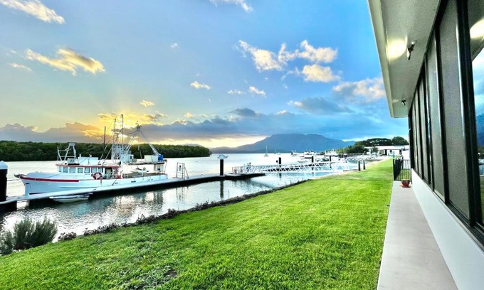 Lucinda Haus | Barra Waters 11