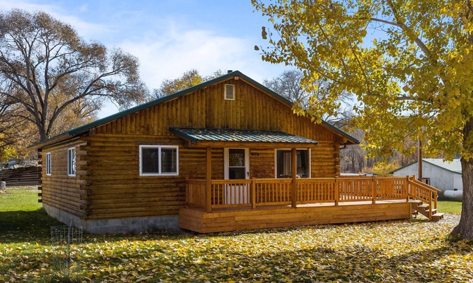 Hyattville Kabine | Base Camp Cabin on Main