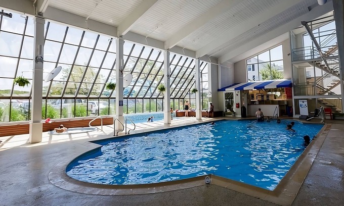 Silver Beach Hotel | Bask in Sunlight on Wood Neck Beach! 2 Spacious Units, Free Parking!