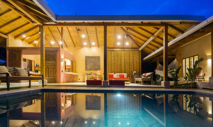 Playa Hermosa Cobano Villa | Batik, a Luxury Dream balinesischen Beach Villa
