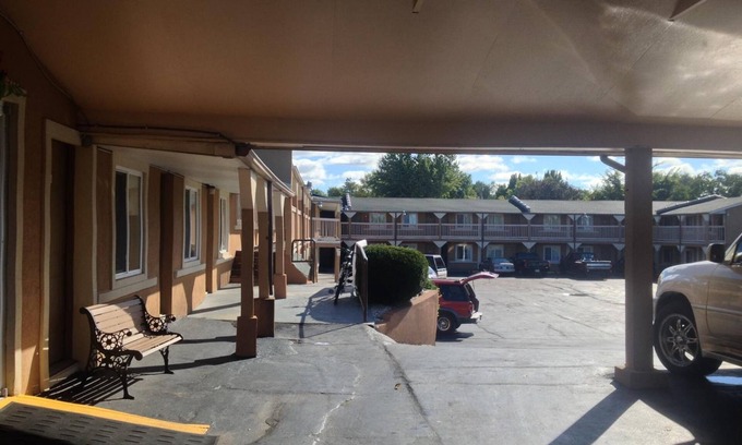 Southeast Springfield Hotel | Battlefield Inn Springfield