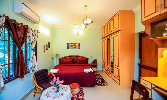 Heritage Town Haus | Bay Homes 2BHK WT Bathtub Near Rock Beach