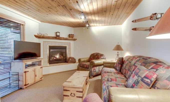 Whitefish Hotel | Bay Point Hillside 18C Down