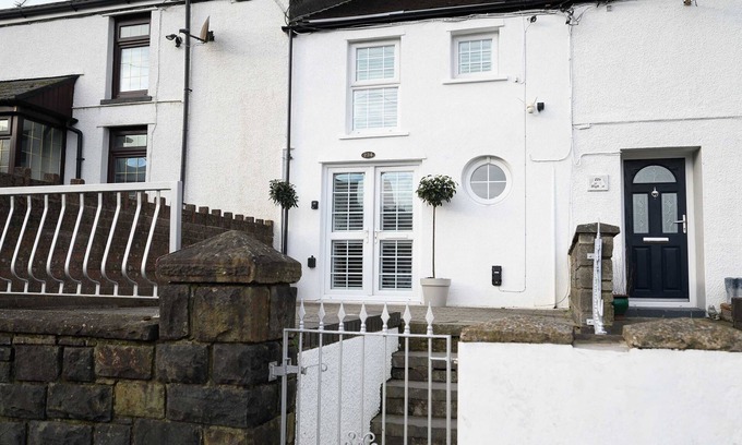 Cymmer Haus | Bay Tree Cottage Rhondda Valley by StayStaycations