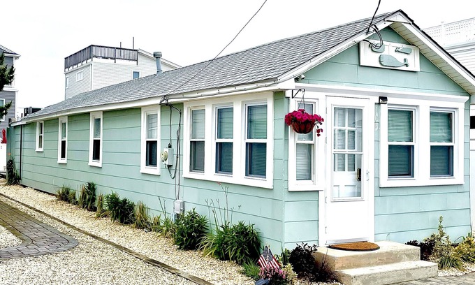 Ship Bottom Haus | Bay2Beach-Single Family Home Beautiful Sunsets on the Bay-Block to the Beach