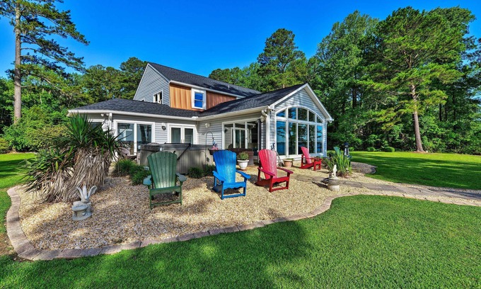 Chocowinity Haus | Riverfront Blounts Creek Home mit Dock und Strand!