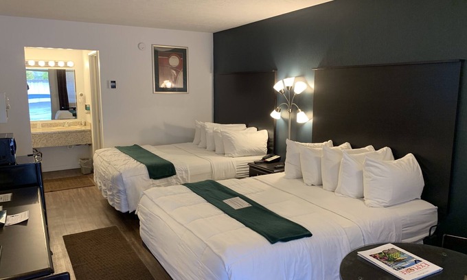 Petoskey Hotel | Baymont by Wyndham Petoskey