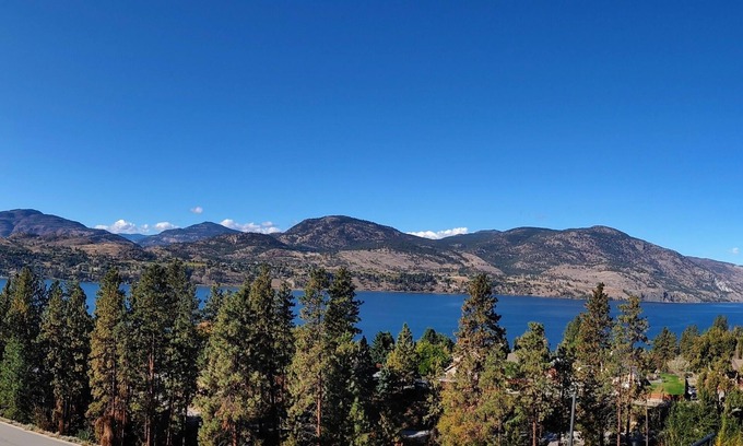 Okanagan-Similkameen Haus | *BC Short Term Registry #H184359822* A Serene pet & family friendly space.