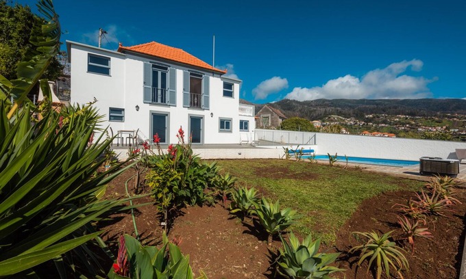 Estreito da Calheta Haus | Beautiful country Villa with a small house onsite which together sleeps 6 people