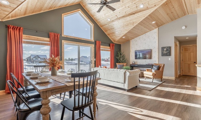 New Lisbon Haus | Beach,28 Miles to Dells, Fire Pit & Game Room