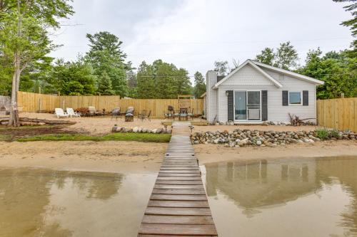 Maple City Haus | Beach Access and Dock Little Traverse Lake Cottage!