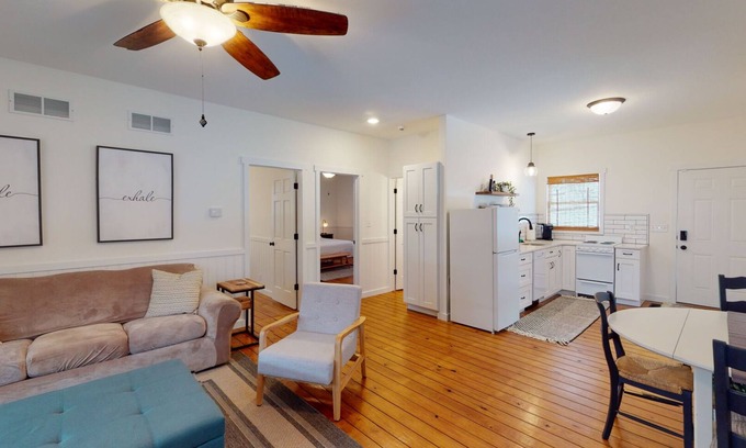 Osage Beach Haus | Beach Access to Ozark, Visit the Cottage on Valley Road!