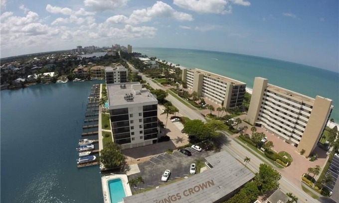 Vanderbilt Beach Eigentumswohnung | BEACH ACCESS TO VANDERBILT BEACH NORTH NAPLES ON BAY DOCKS INCLUDED