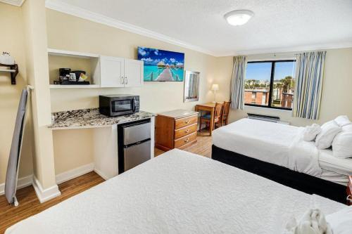 Litchfield by the Sea Wohnung | Beach Bound 3rd Floor Resort View Lodge Room