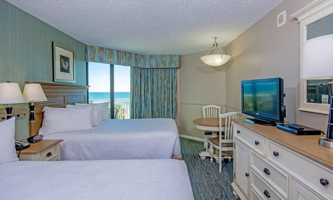 Golden Mile Wohnung | Beach Bum Haven 2nd Flr Oceanfront with Breakfast