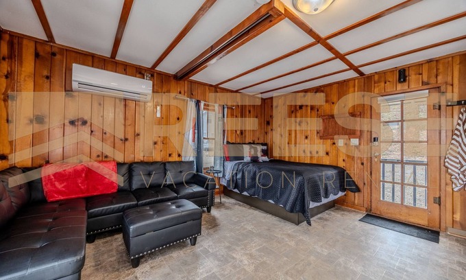 Lake Ozark Kabine | Beach Cabin #5, Private/Shared Beach - Cabin #5