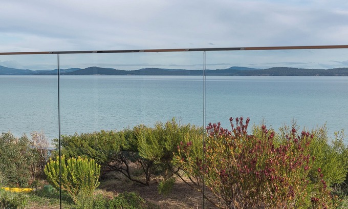 Connellys Marsh Haus | Beach Front Beach House Retreat