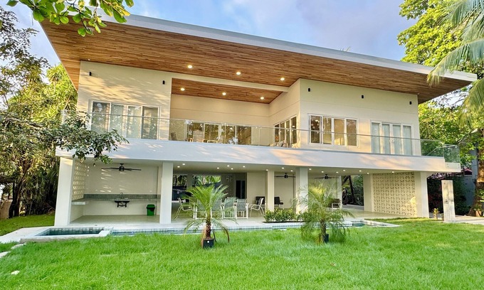 Esterillos Oeste Haus | Beach Front Private Estate with Pool