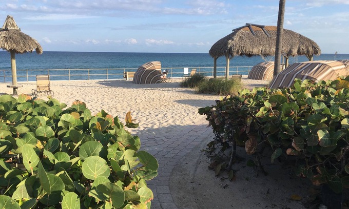 Hillsboro Beach Villa | Haus am Strand | 1 Schlafzimmer Villa | Schläft 3 | Küche | Resort-Annehmlichkeiten