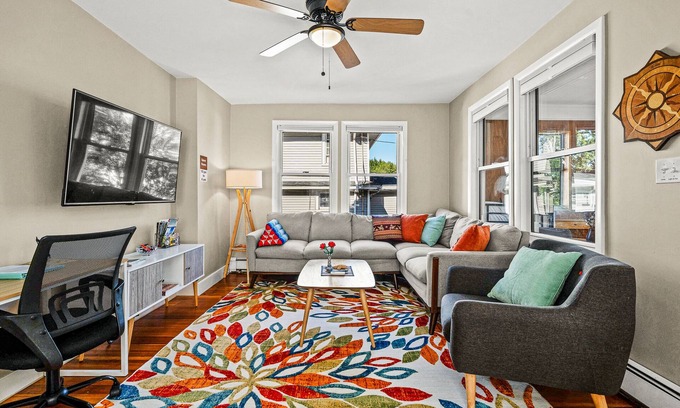 Quincy Wohnung | Modernes und komfortables Strandhaus in Quincy Bay, neben Boston und nur wenige Schritte vom Strand entfernt!