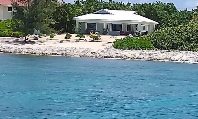 Stake Bay Haus | Neu gebautes Strandhaus Schritte vom Wasser ...