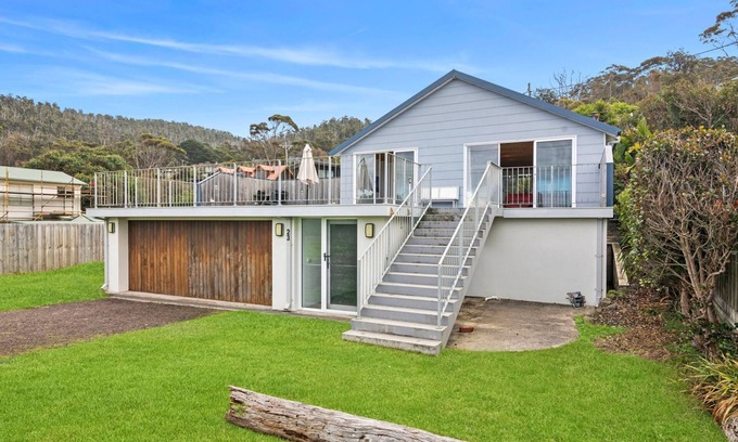Separation Creek Haus | Beach House - Just steps from the beach