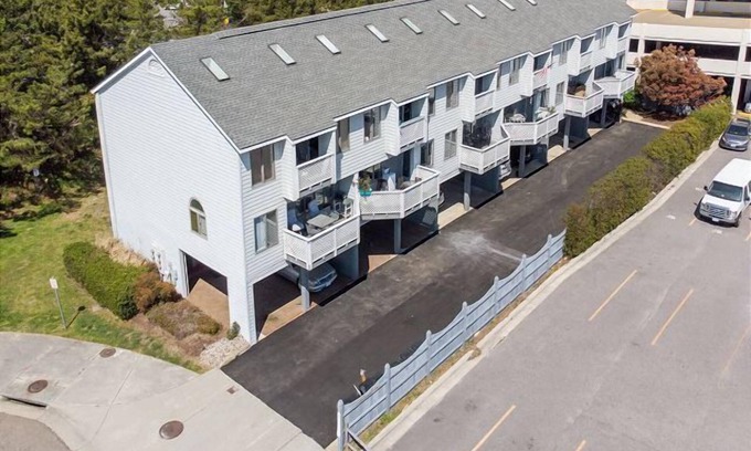 Northeast Virginia Beach Haus | Strand ist über die Straße - 3BR, 3. 5 BA Zeitgenössische Condo!
