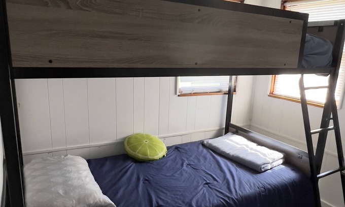 Oak Harbor Hütte | Beach Life Personified- A 3 Minute walk to a private Lake Erie Beach!