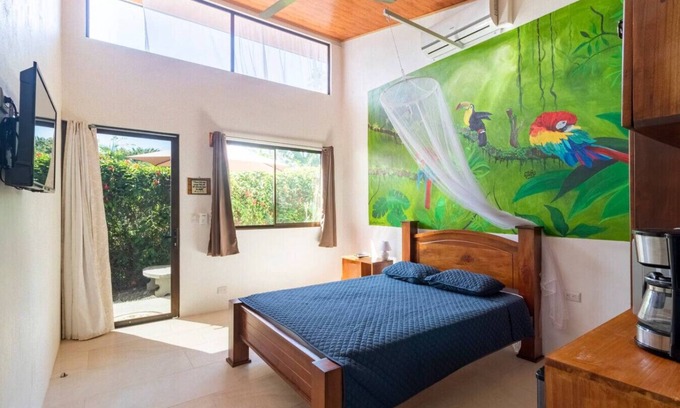 Matapalo Haus | Beach Townhouse: A/C Toucan (Kitchenette +)