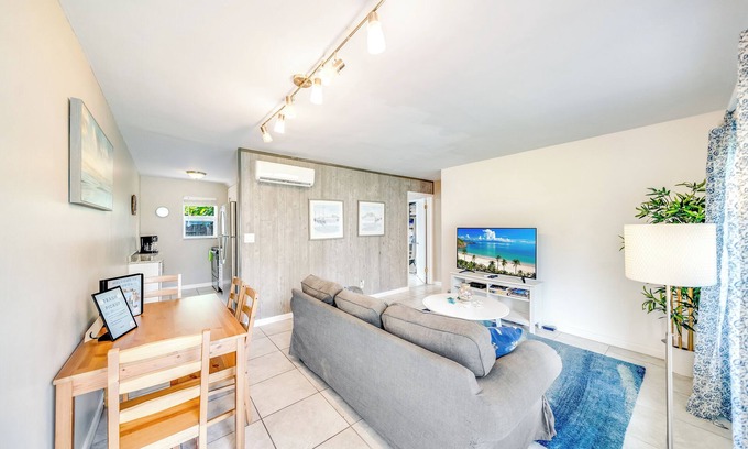 Santa Barbara Estates Wohnung | Beach Unit! Walk To Beach & Restaurants / Shops!