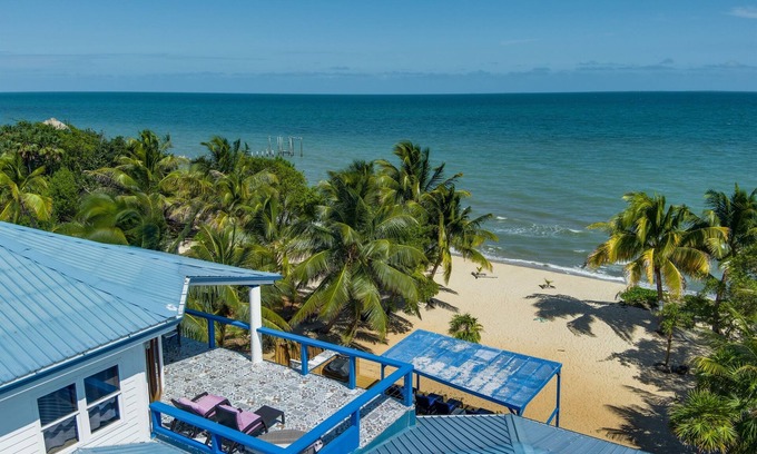 Caribbean Way Wohnung | Beachfront 3-Bed, Pool, Kayaks, Perfect for Groups