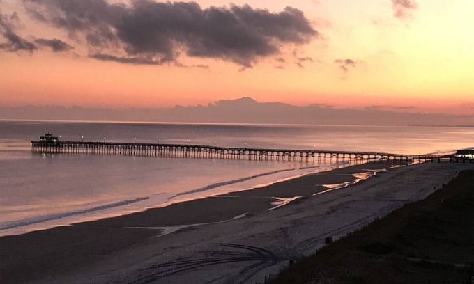Cherry Grove Beach Eigentumswohnung | Direkt am Meer aktualisiert charmante 1BR-1BA Wohnung w / Aufzug / Pool / W & D / großer Balkon