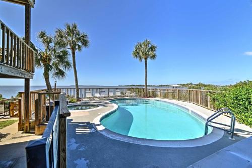Cedar Key Wohnung | Beachfront Cedar Key Condo with Pool, Spa and Views!