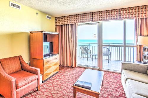 Downtown Myrtle Beach Wohnung | Beachfront Condo in Myrtle Beach with Pool Access