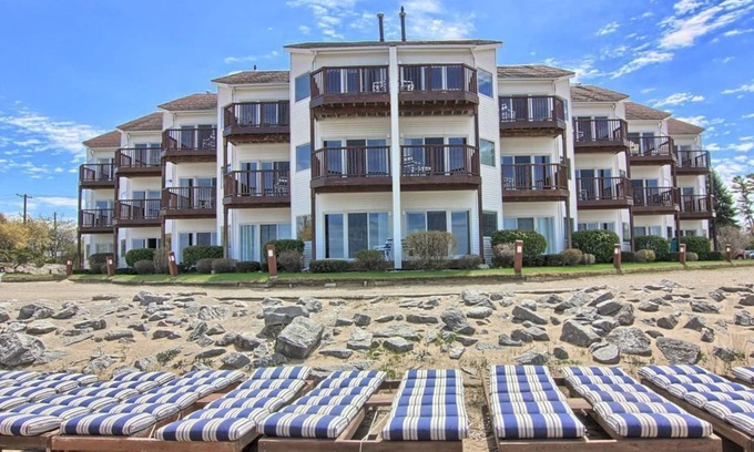 Traverse City Eigentumswohnung | Komplett renovierte Eigentumswohnung direkt am Strand in der Grand Traverse Bay