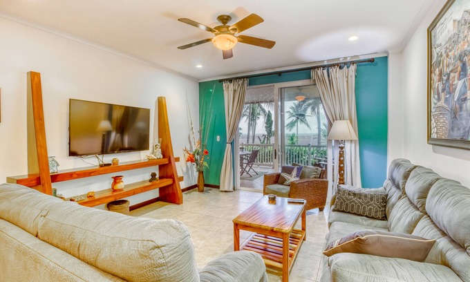 Barrio Los Villalobos Wohnung | Ferienwohnung am Strand mit gemeinsamem Poolzugang, großem Balkon und Meerblick!