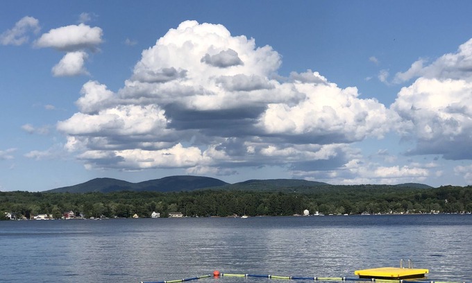 Lochmere Eigentumswohnung | BEACHFRONT COTTAGE on LAKE WINNISQUAM