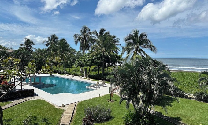 Junquillal Eigentumswohnung | Beachfront Ocean View 2-bedroom condo in Playa Junquillal with WiFi, AC