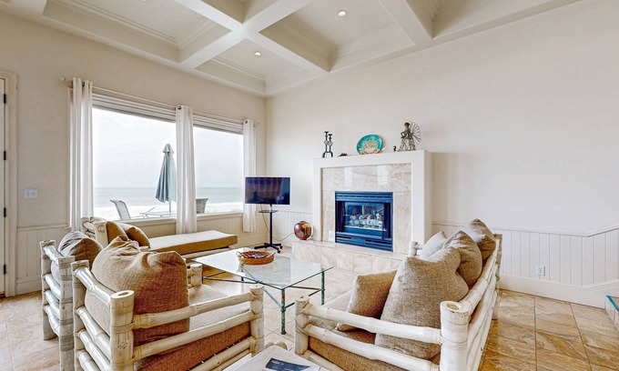 Mussel Shoals Haus | Beachfront dream home with balcony, patio & direct beach access