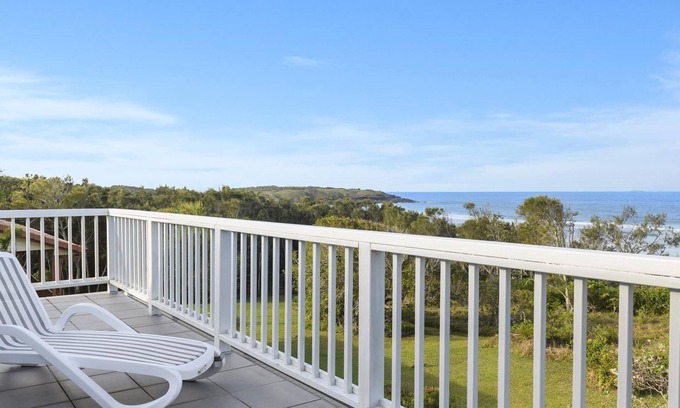 Arrawarra Headland Haus | Beachfront Family Friendly Property at Mullawarra Beach