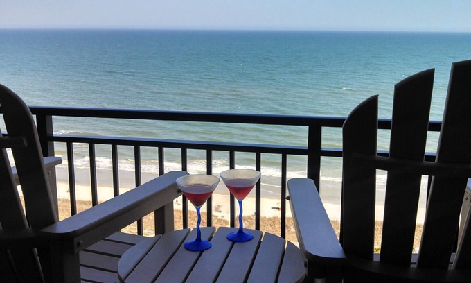 Myrtle Beach Eigentumswohnung | PERFEKTER RÜCKZUG FÜR PAARE! Kingsize-Bett, direkt am Meer, Whirlpool, Kamin, herrliche Aussicht