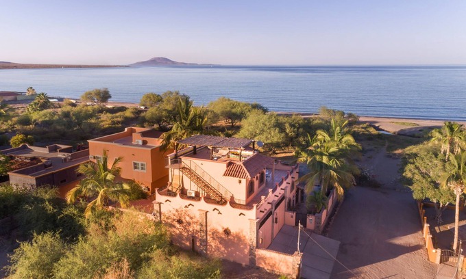 Loreto Villa | Direkt am Strand in der Stadt mit herrlicher Aussicht, genießen Sie Loreto ohne Auto.